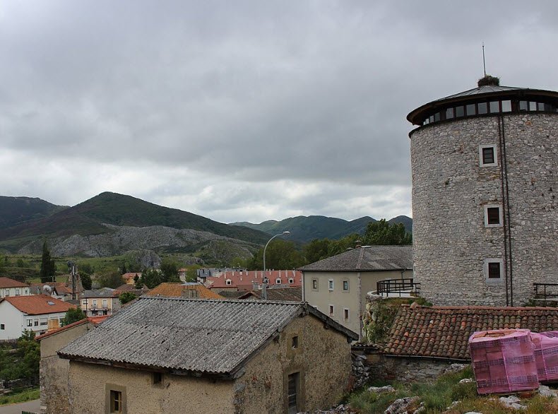 Casa del Parque El Torreón de Puebla de Lillo, Spain